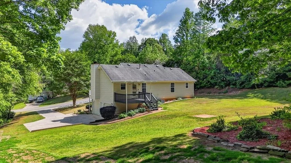 Photo of 402 Deer Run