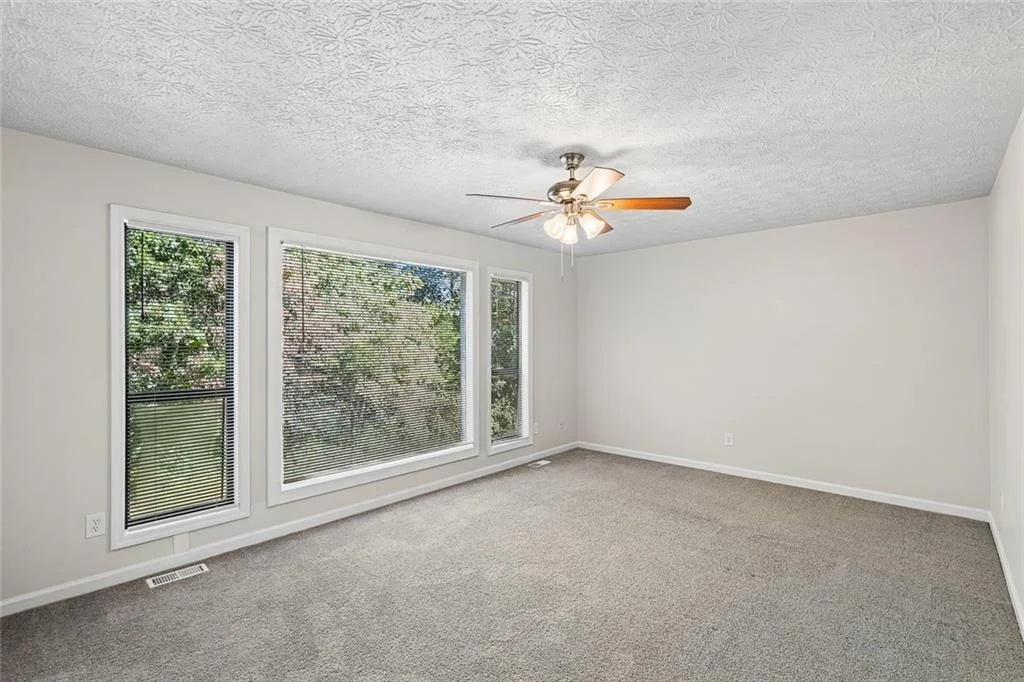 Photo of 587 Farmbrook Trail NE