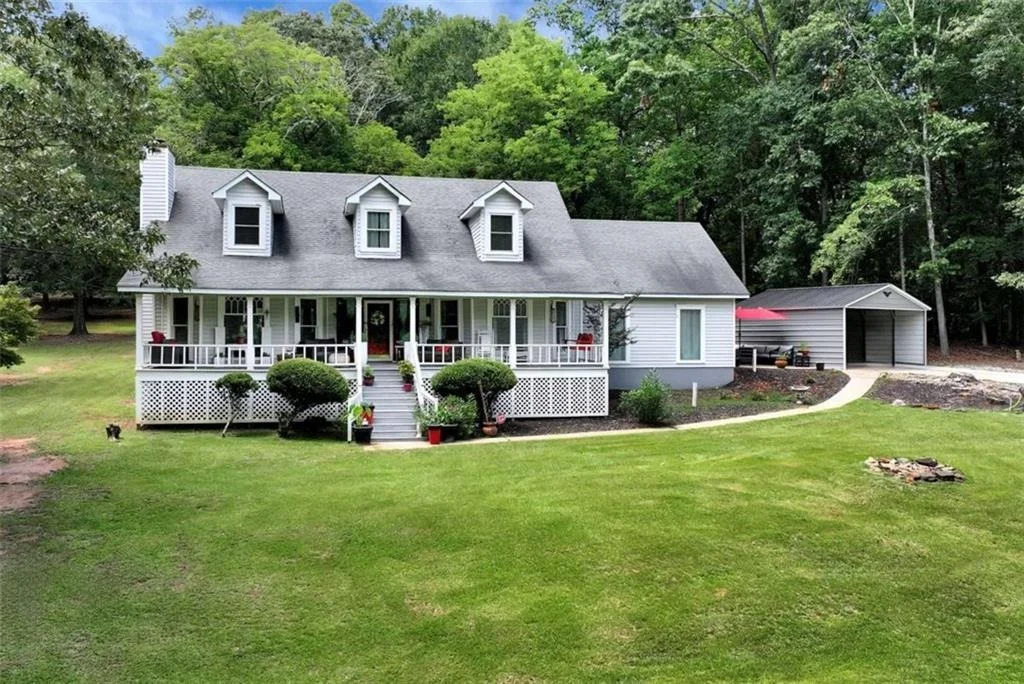 Photo of 425 Greenleaf Drive