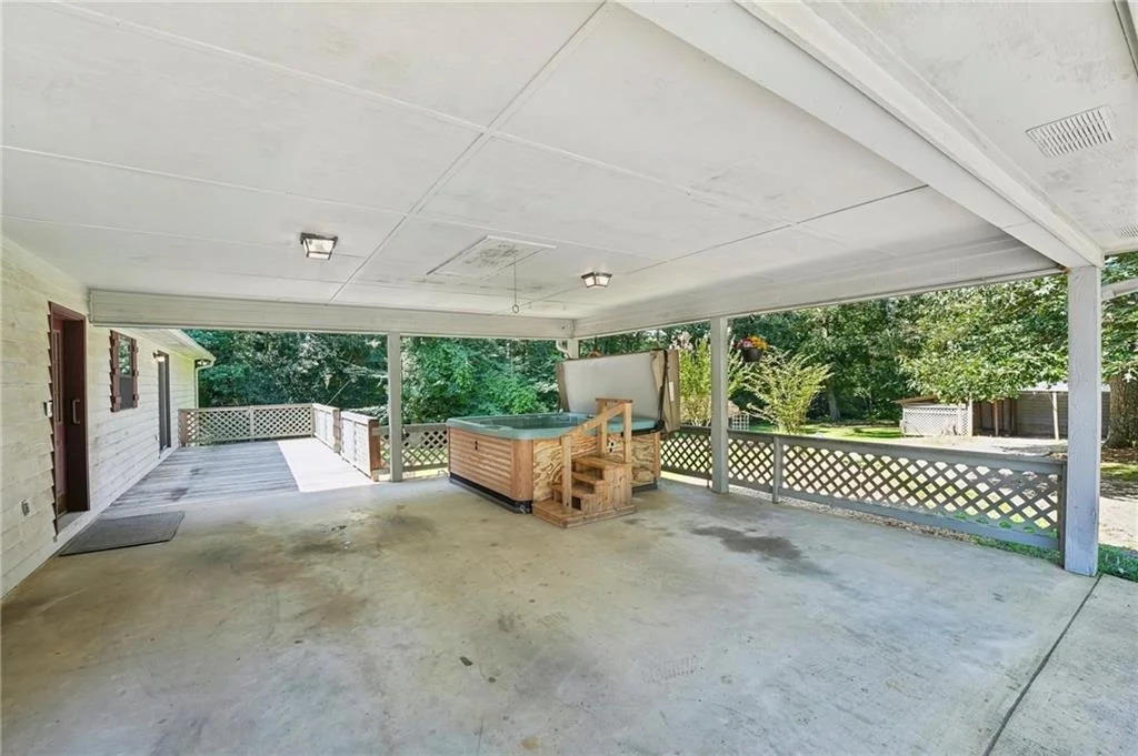Photo of 16055 Thompson Road