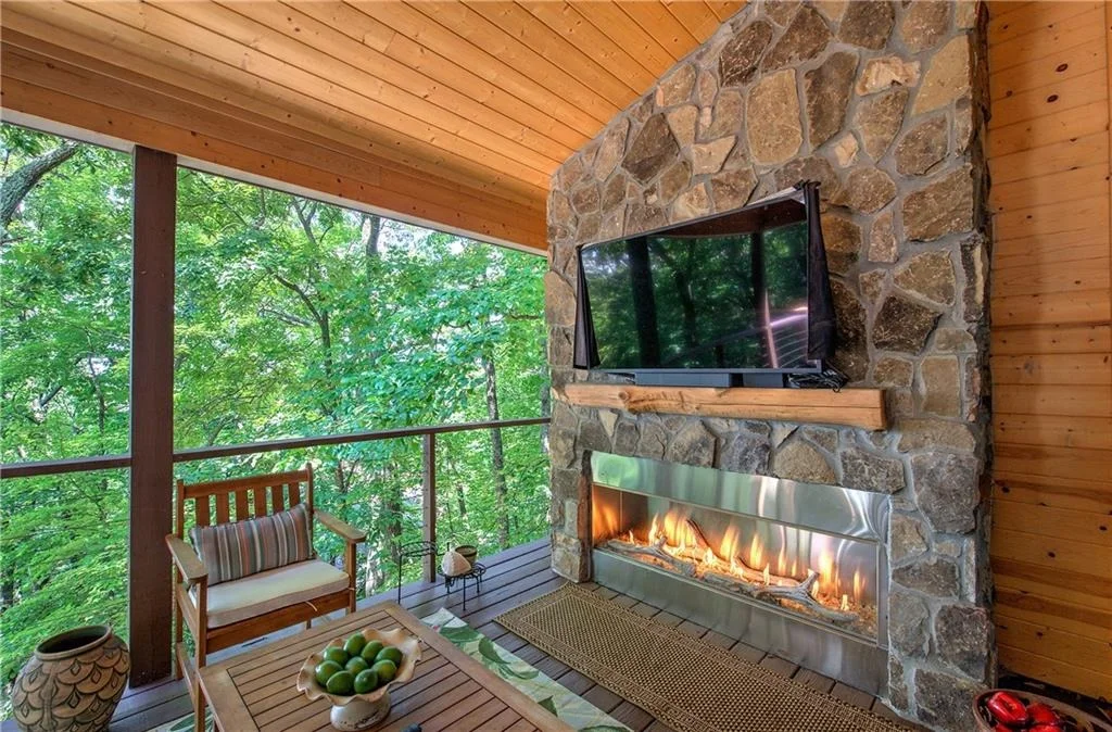 Photo of 300 Sassafras Mountain Trail