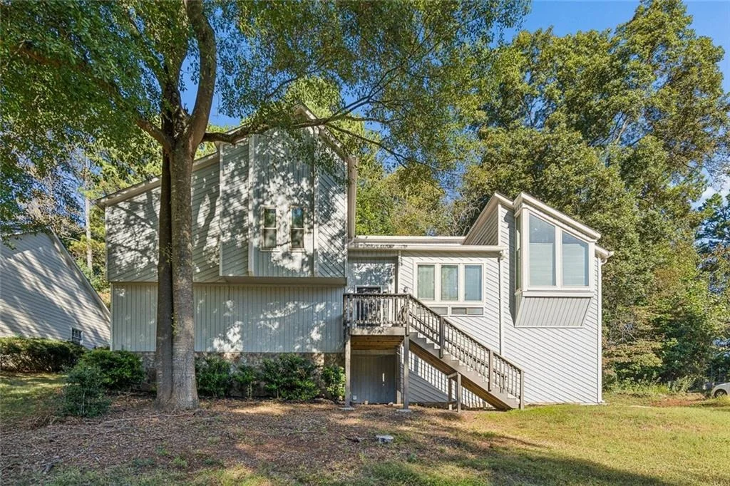 Photo of 587 Farmbrook Trail NE