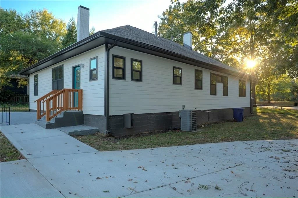 Photo of 210 5th Avenue