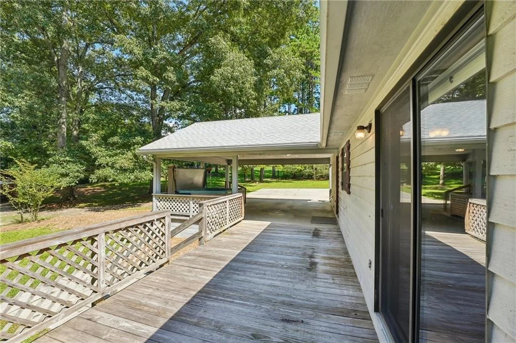 Photo of 16055 Thompson Road