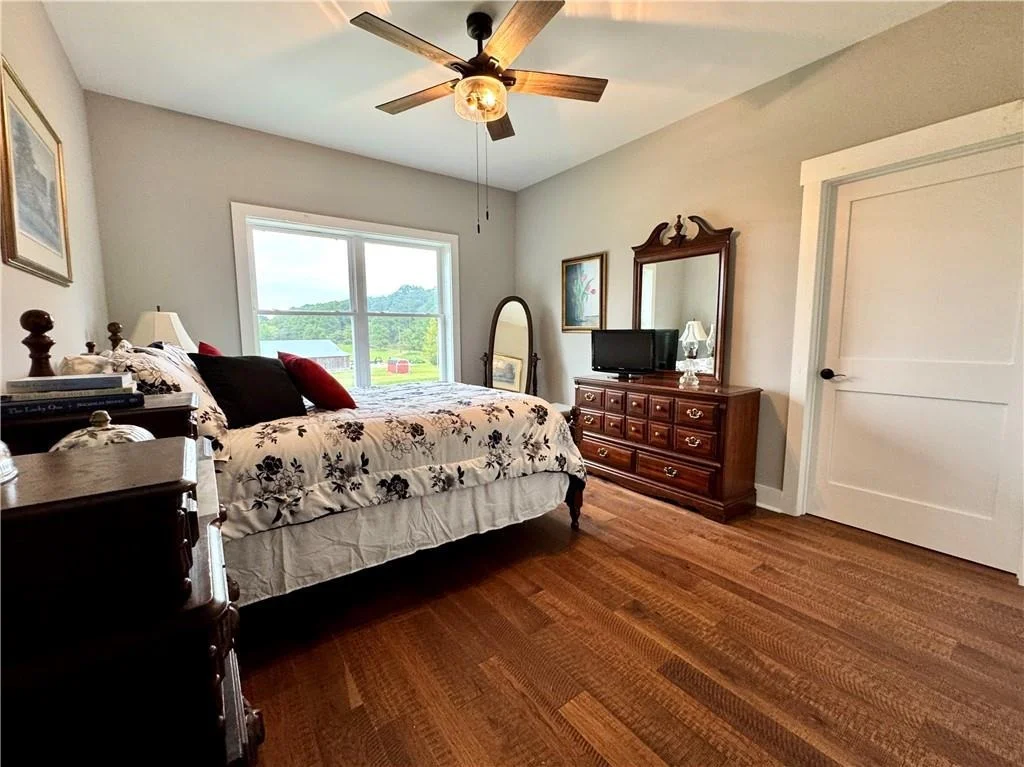 Photo of 250 Hook Road NE