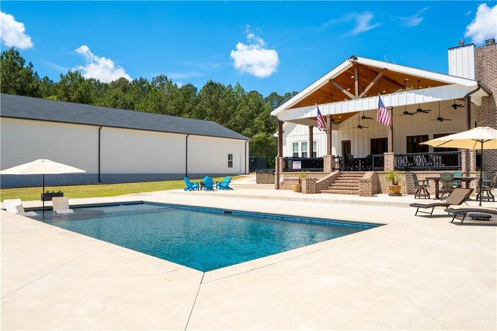 Photo of 5888 Cobbham Road