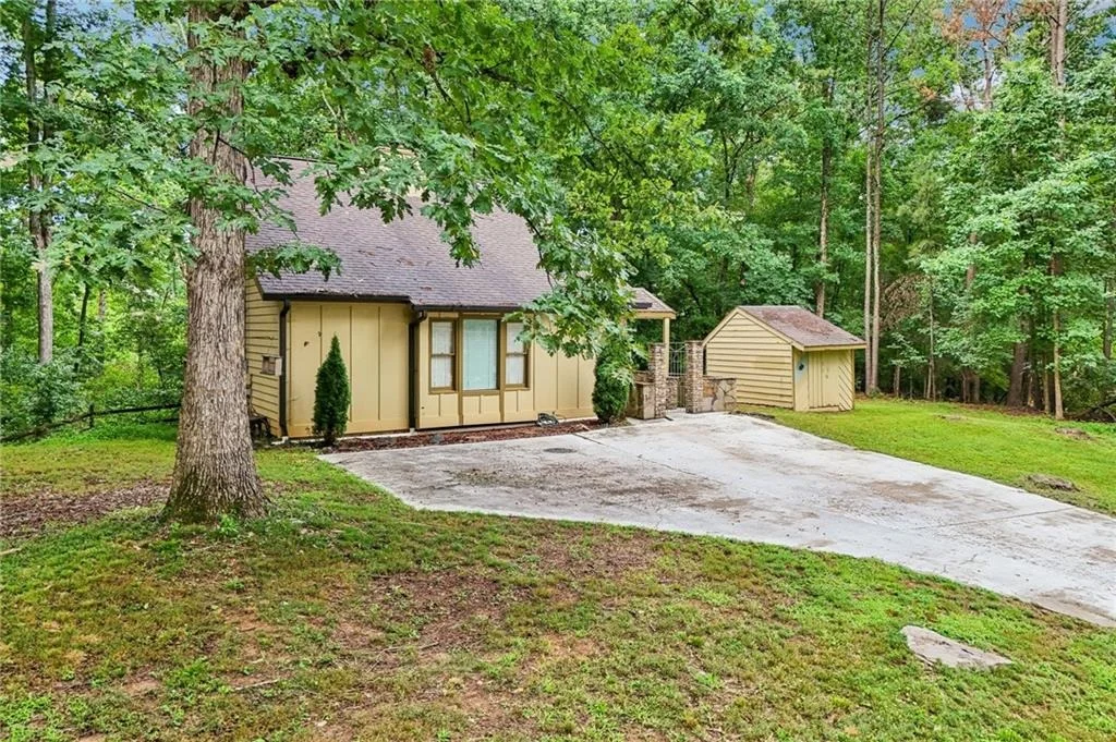 Photo of 9080 Pine Tree Circle