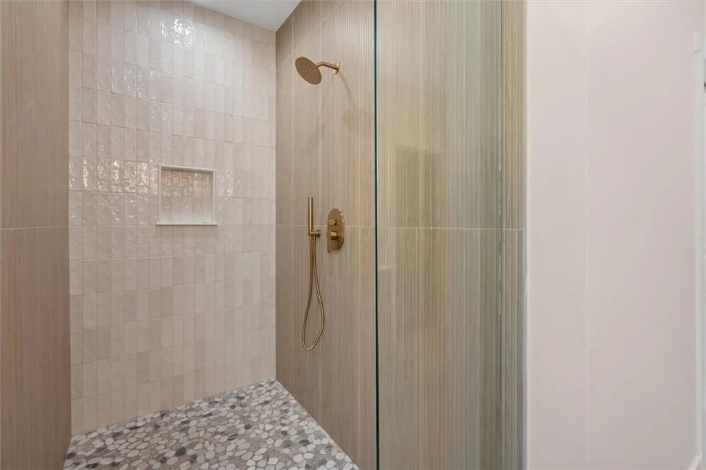 Photo of 327 Crest Pointe S