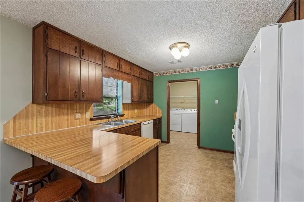 Photo of 16055 Thompson Road