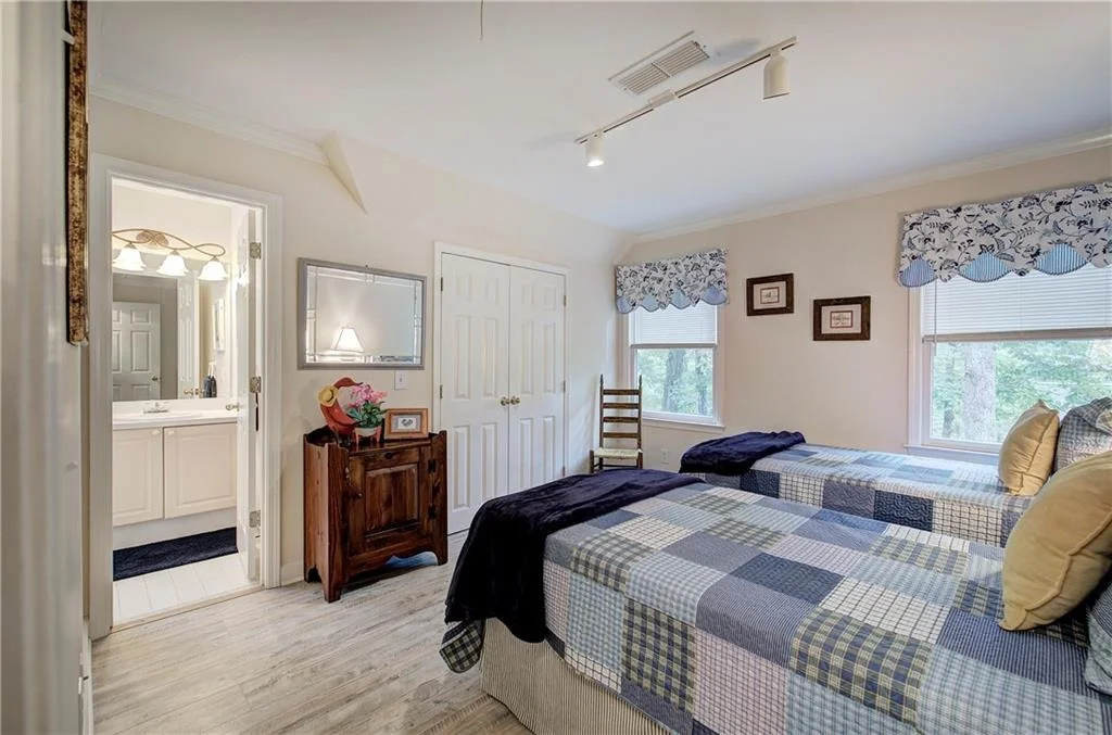 Photo of 225 Grandview Trail