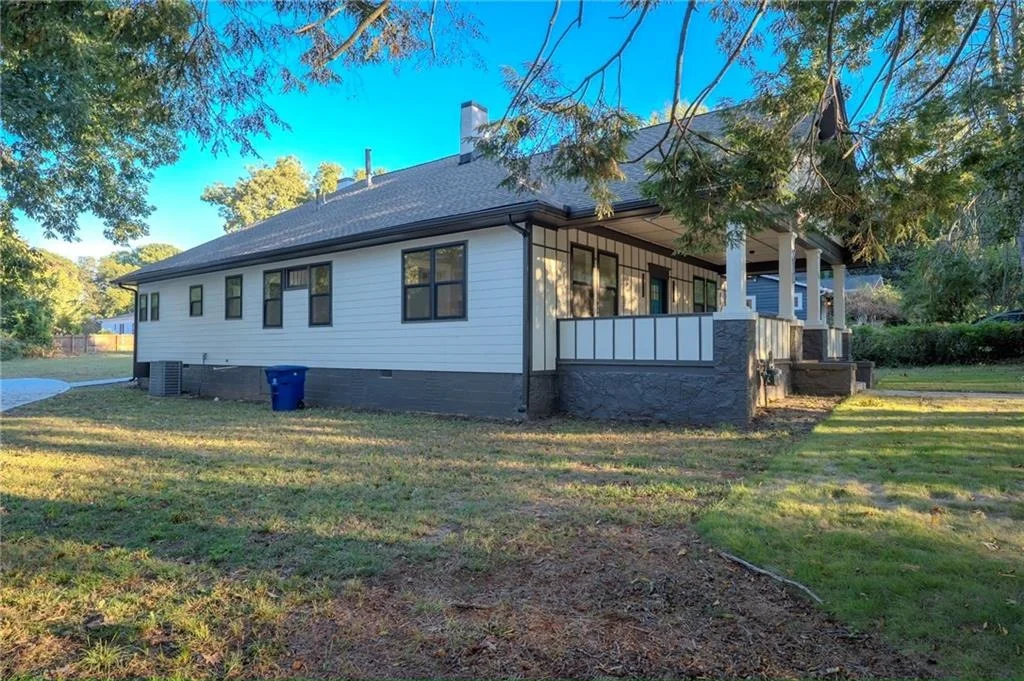 Photo of 210 5th Avenue