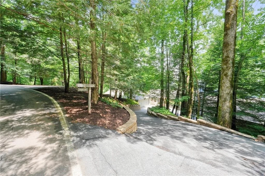 Photo of 202 Sanderlin Mountain Drive N