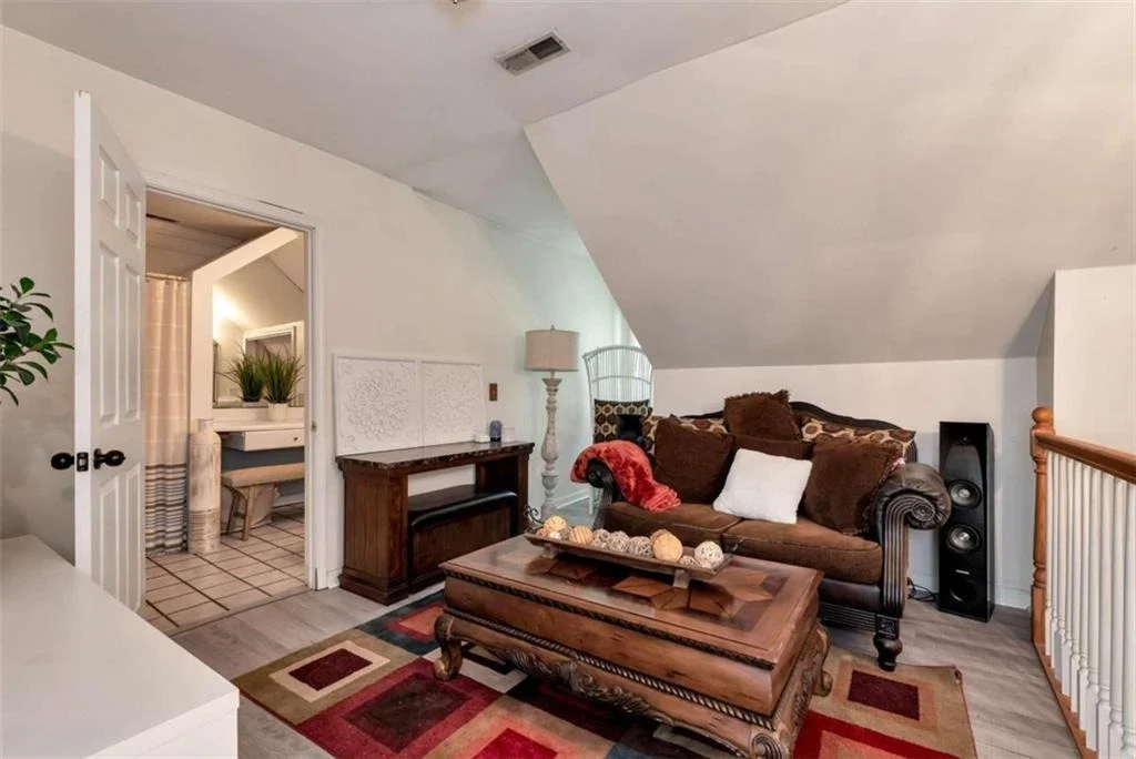 Photo of 425 Greenleaf Drive