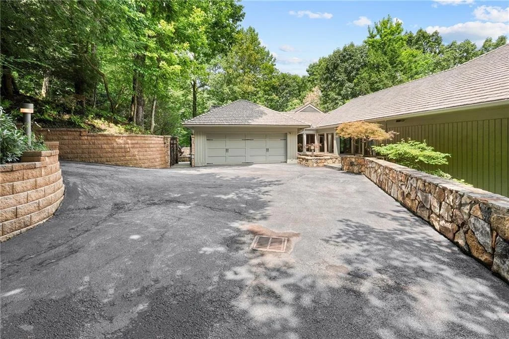 Photo of 202 Sanderlin Mountain Drive N