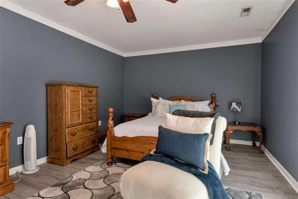 Photo of 425 Greenleaf Drive