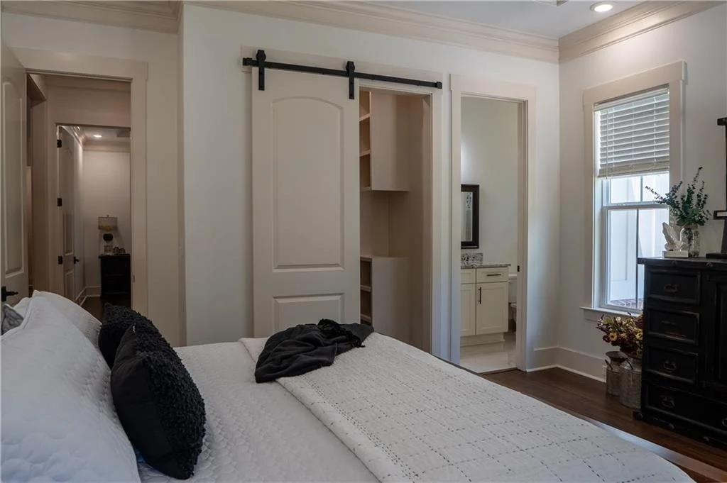 Photo of 5888 Cobbham Road