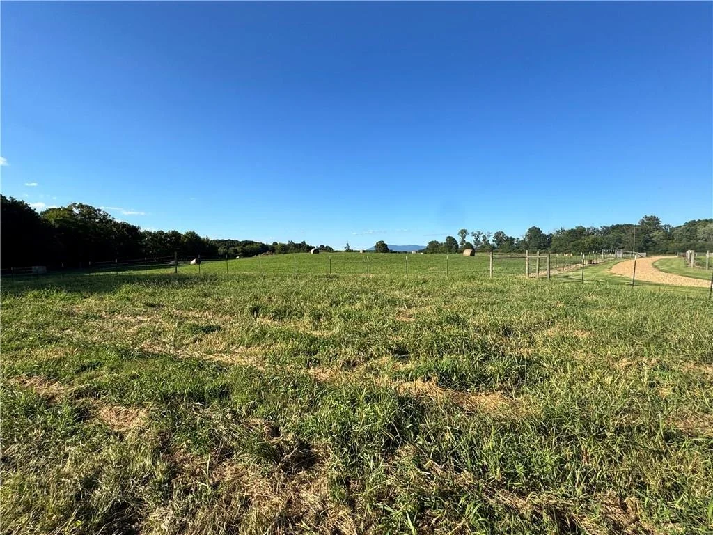 Photo of 250 Hook Road NE