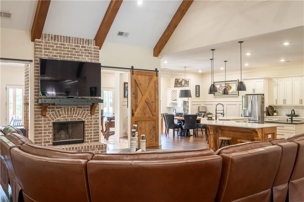Photo of 5888 Cobbham Road