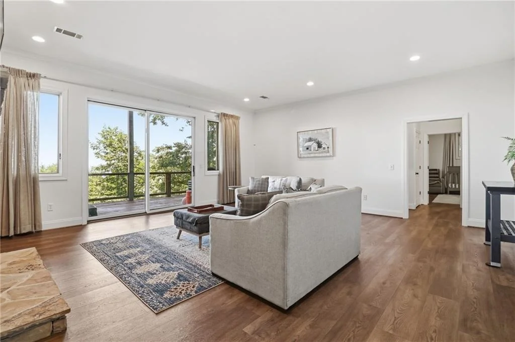Photo of 1837 Ridgeview Drive