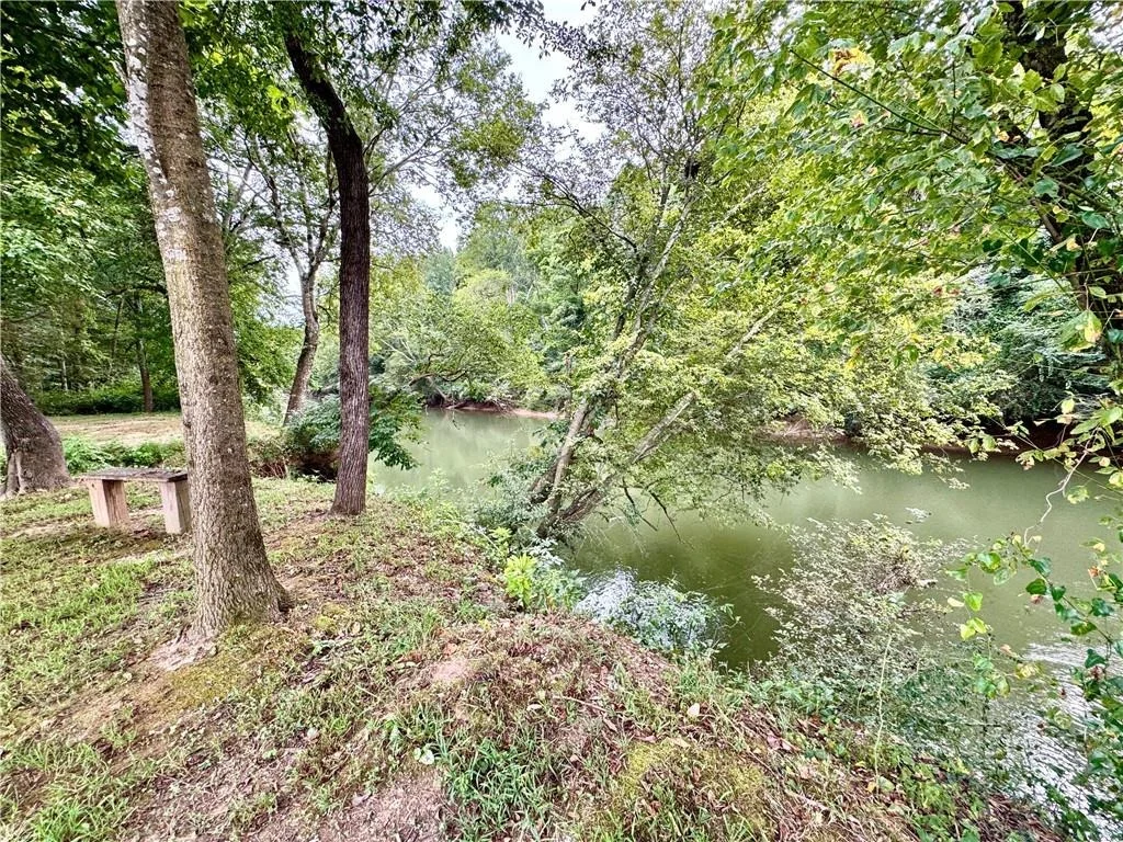 Photo of 250 Hook Road NE
