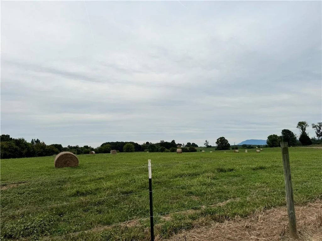 Photo of 250 Hook Road NE