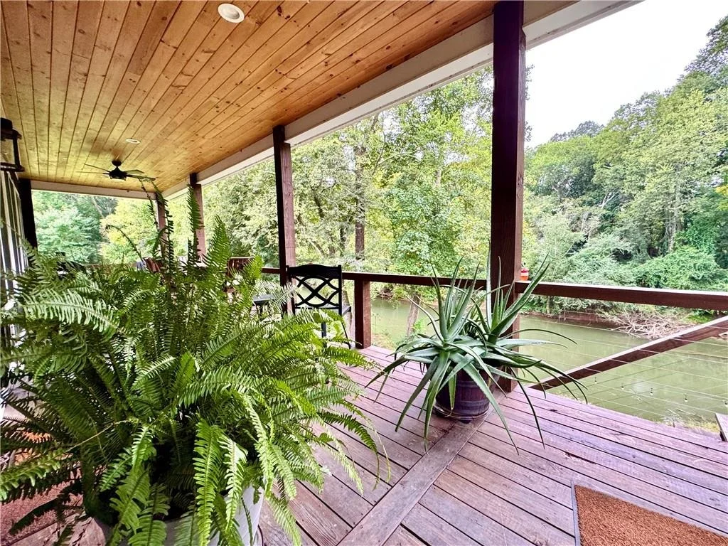 Photo of 250 Hook Road NE