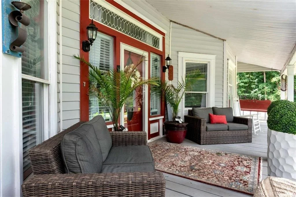 Photo of 425 Greenleaf Drive