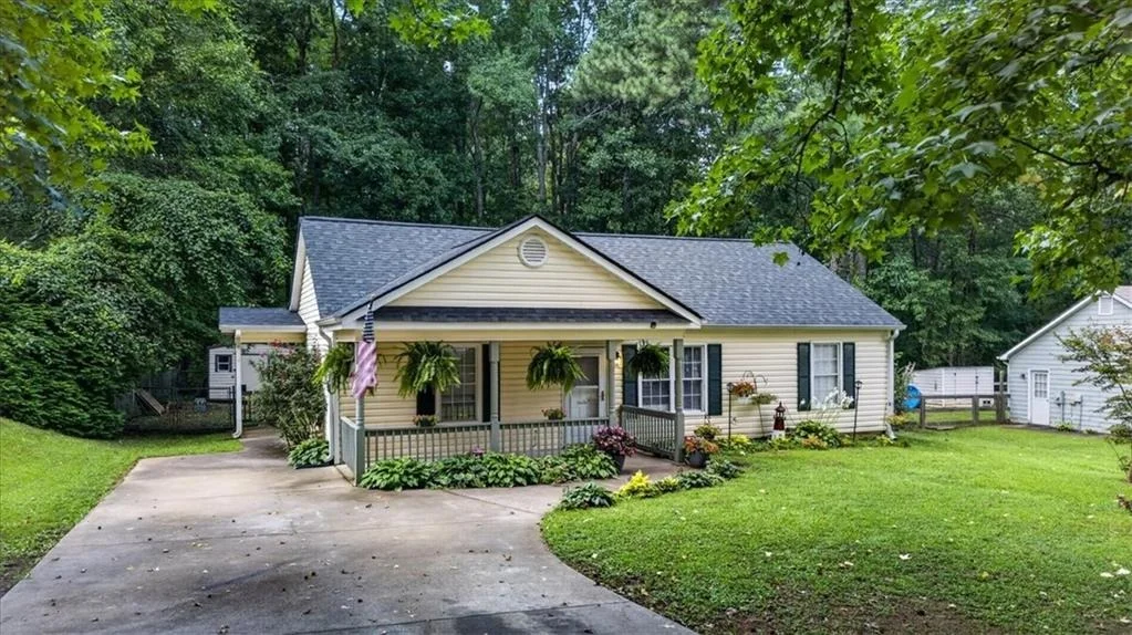 Photo of 129 Whispering Pine Lane NE