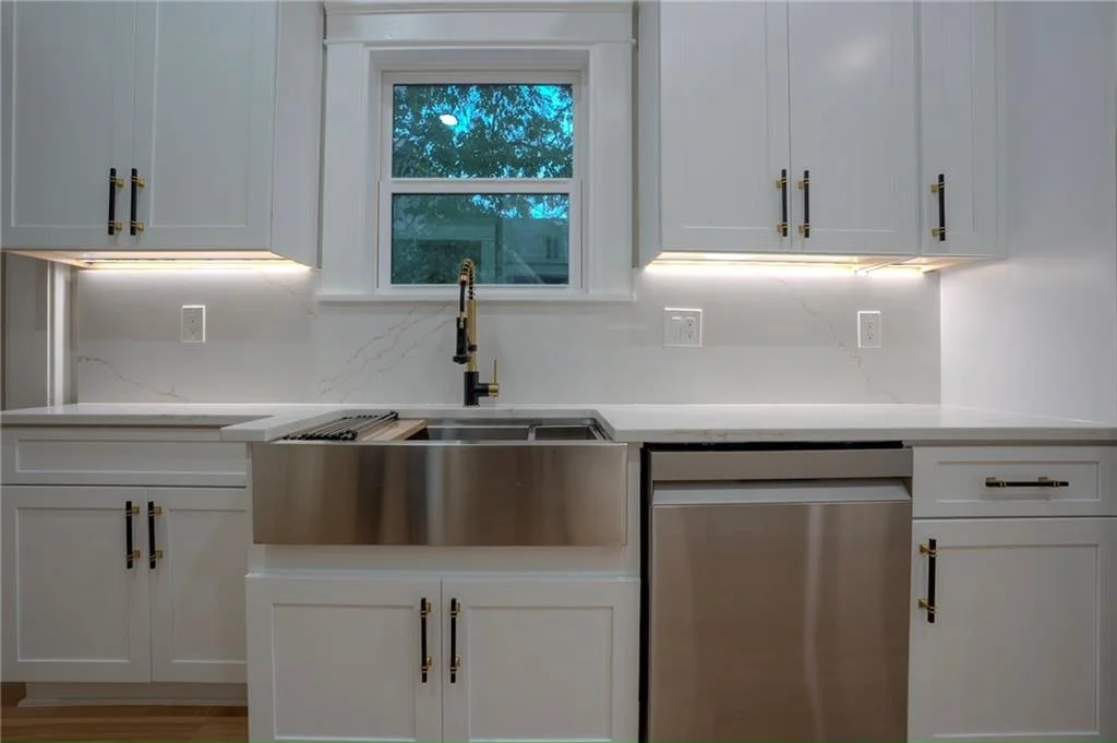 Photo of 210 5th Avenue