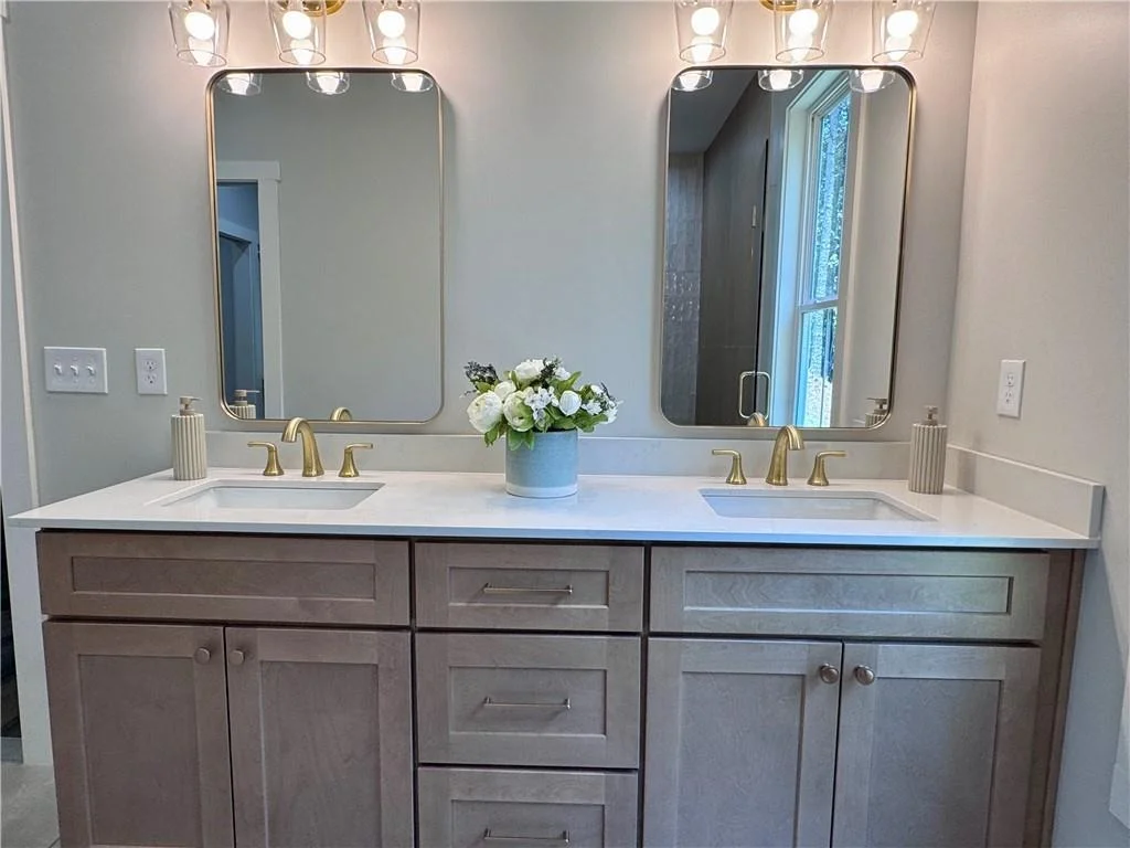 Photo of 327 Crest Pointe S