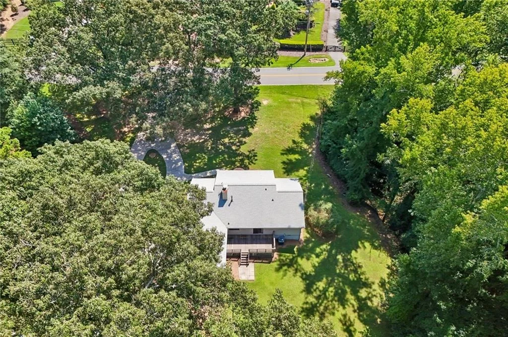 Photo of 16055 Thompson Road