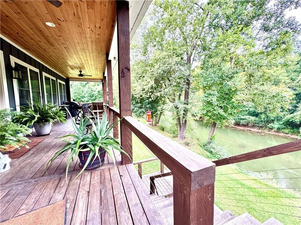 Photo of 250 Hook Road NE