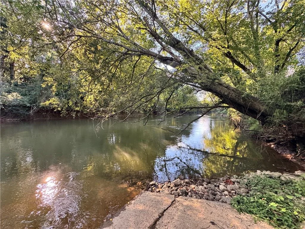 Photo of 250 Hook Road NE