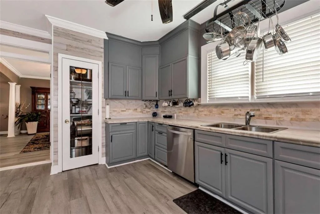 Photo of 425 Greenleaf Drive