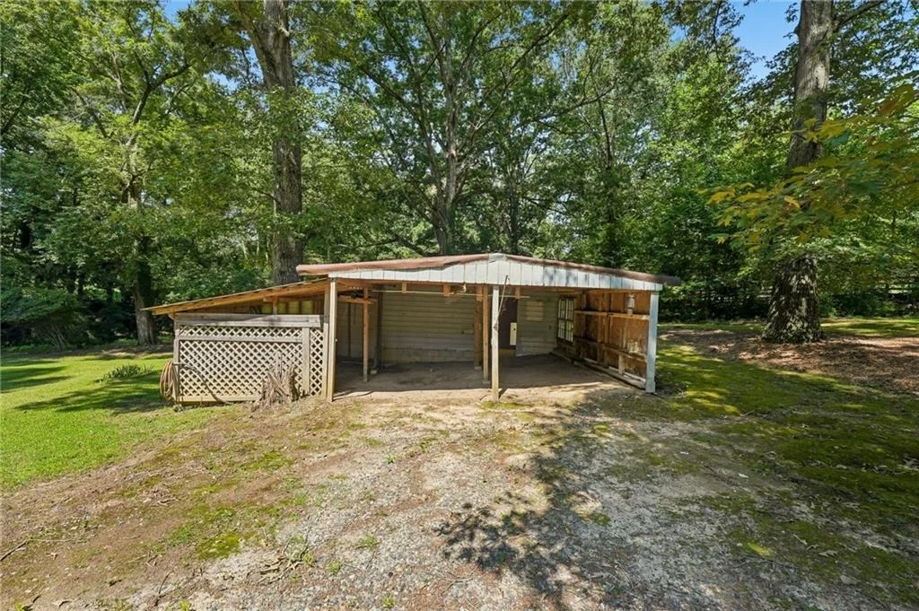 Photo of 16055 Thompson Road
