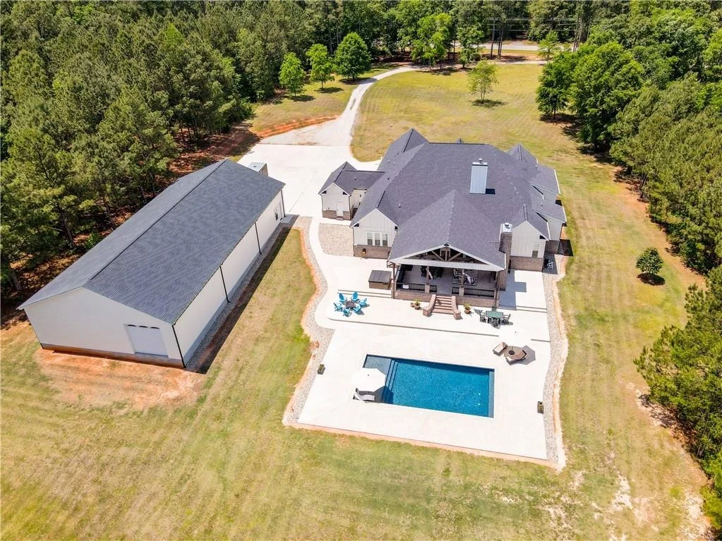 Photo of 5888 Cobbham Road