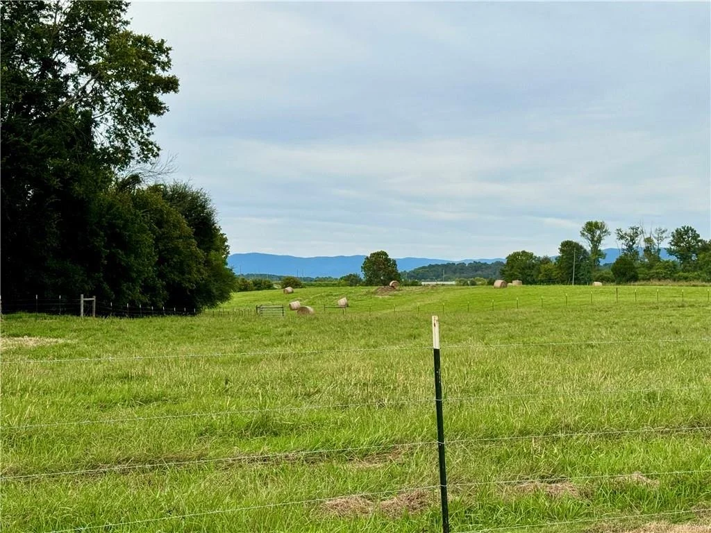 Photo of 250 Hook Road NE