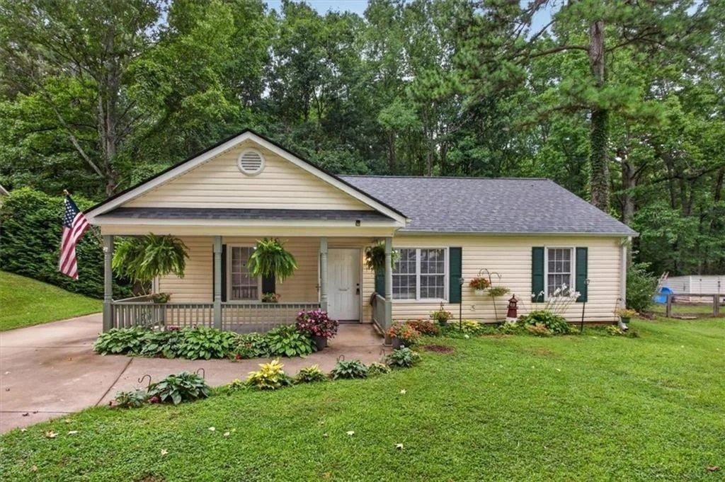 Photo of 129 Whispering Pine Lane NE