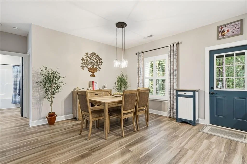 Photo of 221 Windsor Way
