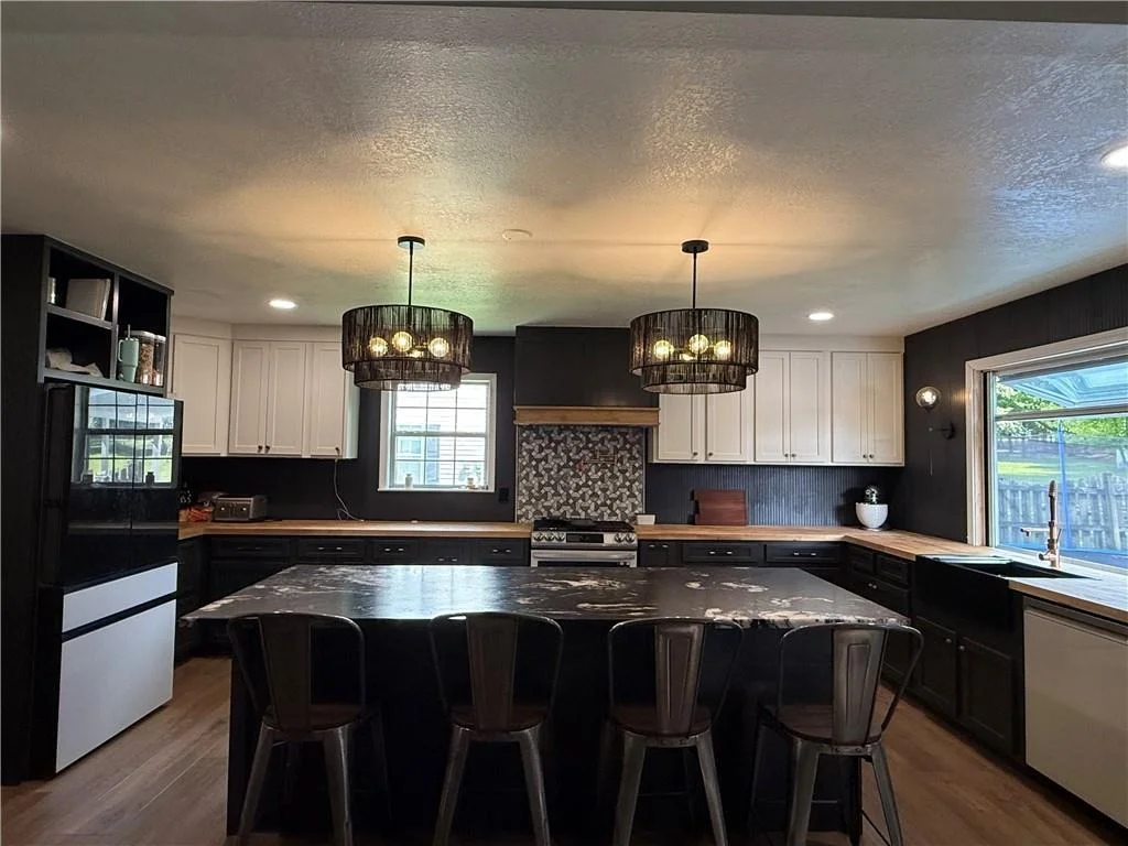 Photo of 169 Cathy Lane NE