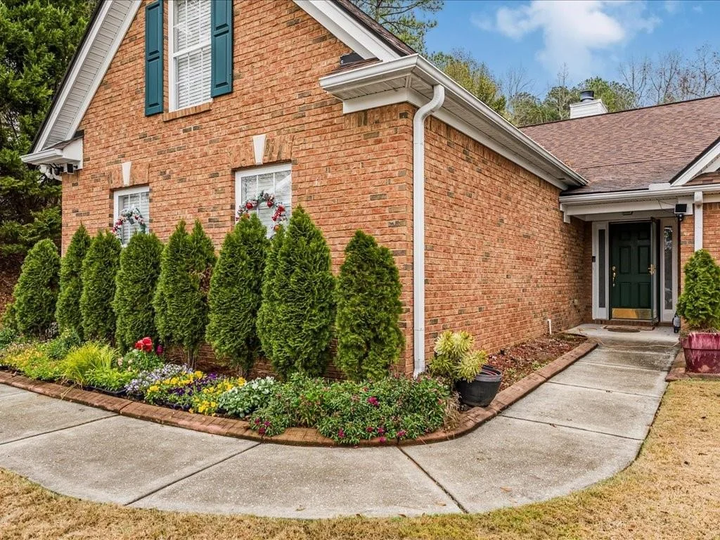Photo of 402 Arbor Circle SW