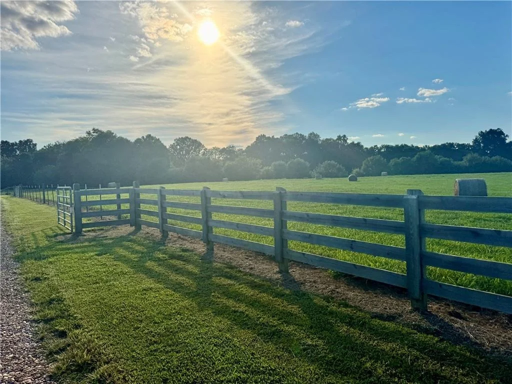 Photo of 250 Hook Road NE