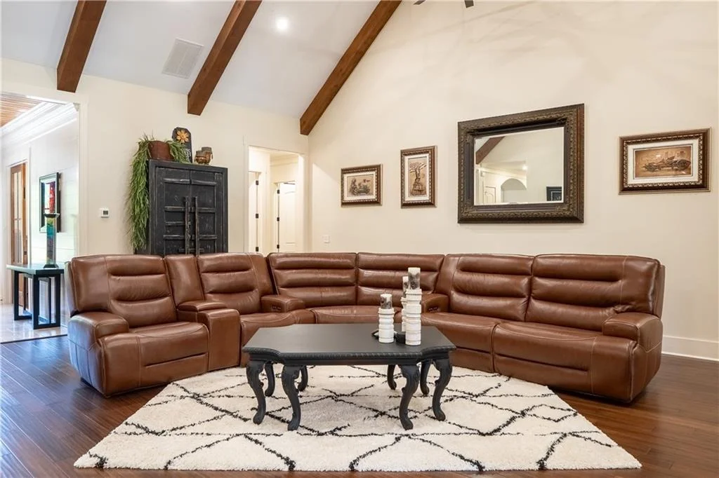 Photo of 5888 Cobbham Road