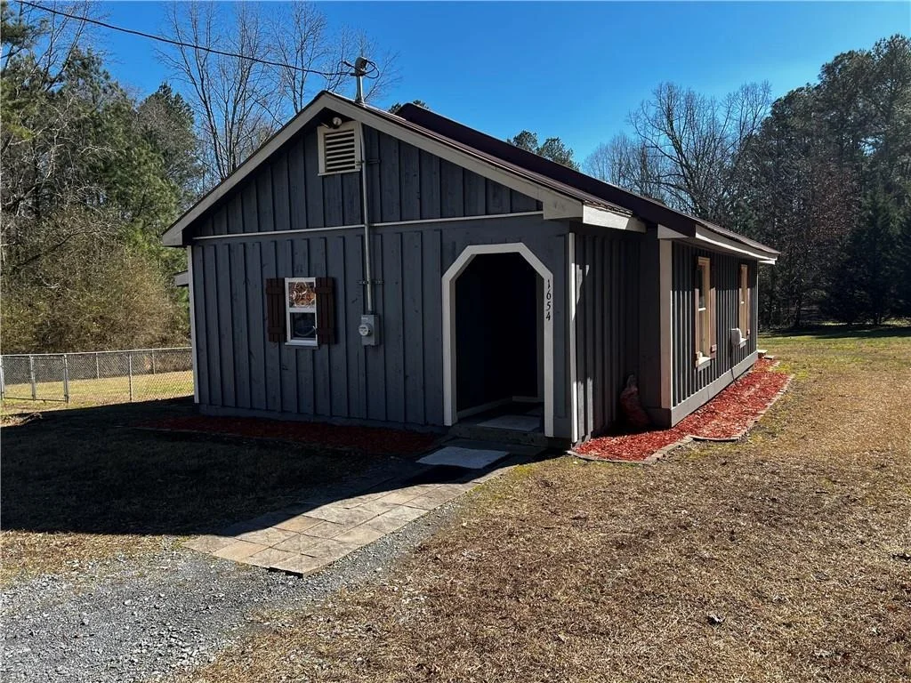 Photo of 1654 Artesian Well Road NW
