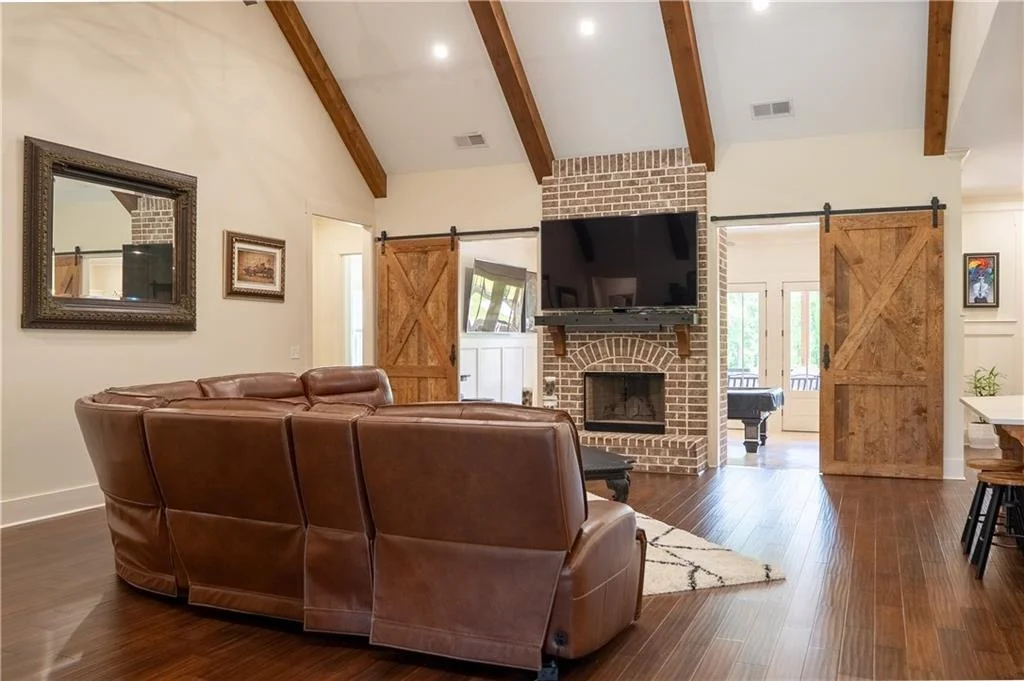 Photo of 5888 Cobbham Road