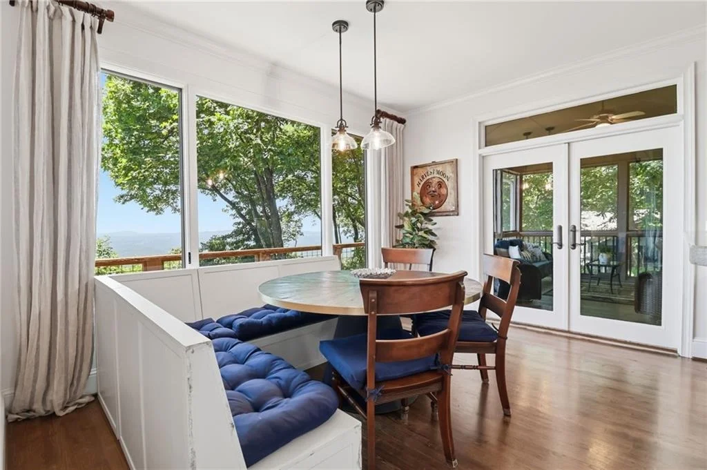 Photo of 1837 Ridgeview Drive