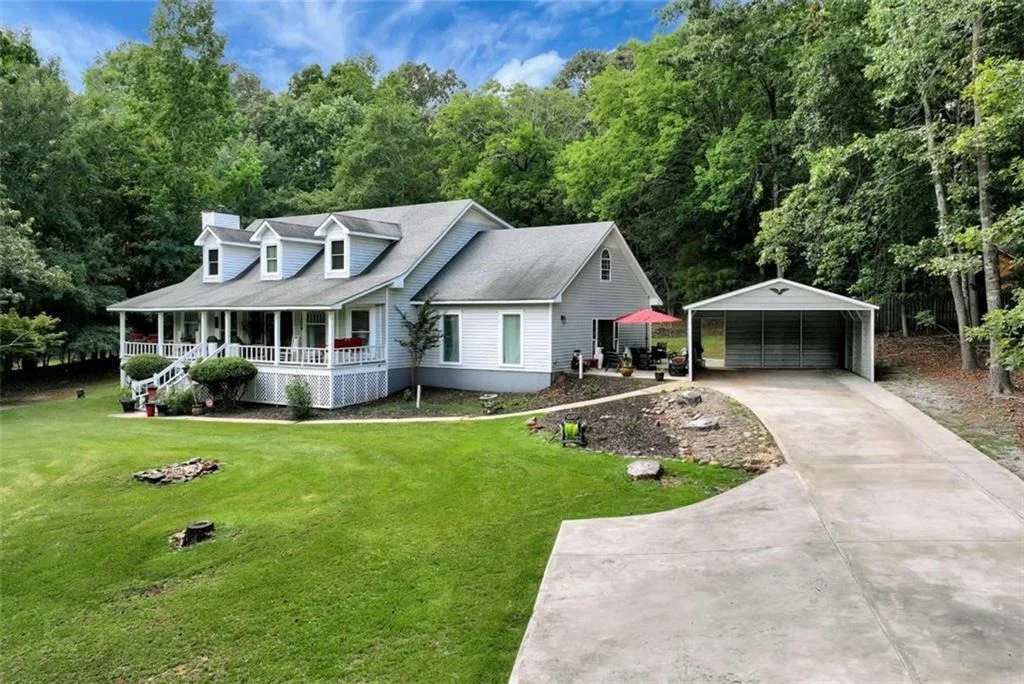 Photo of 425 Greenleaf Drive