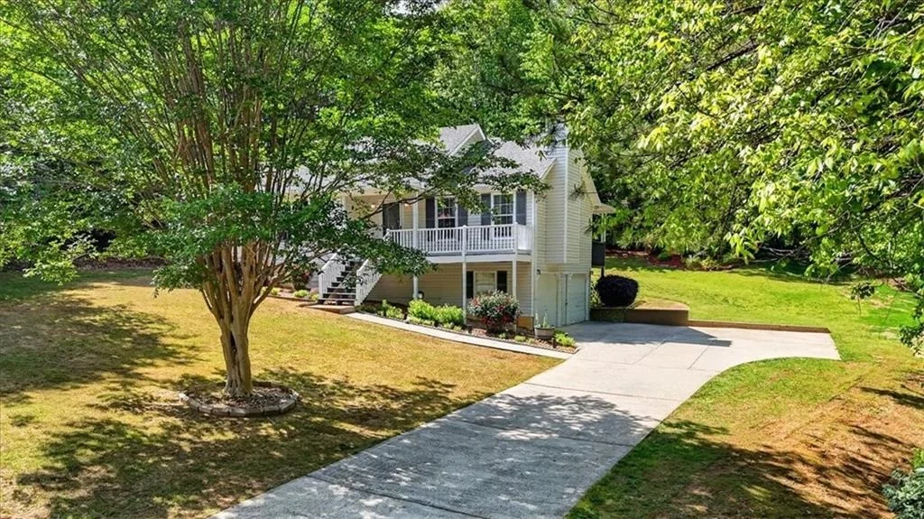 Photo of 402 Deer Run