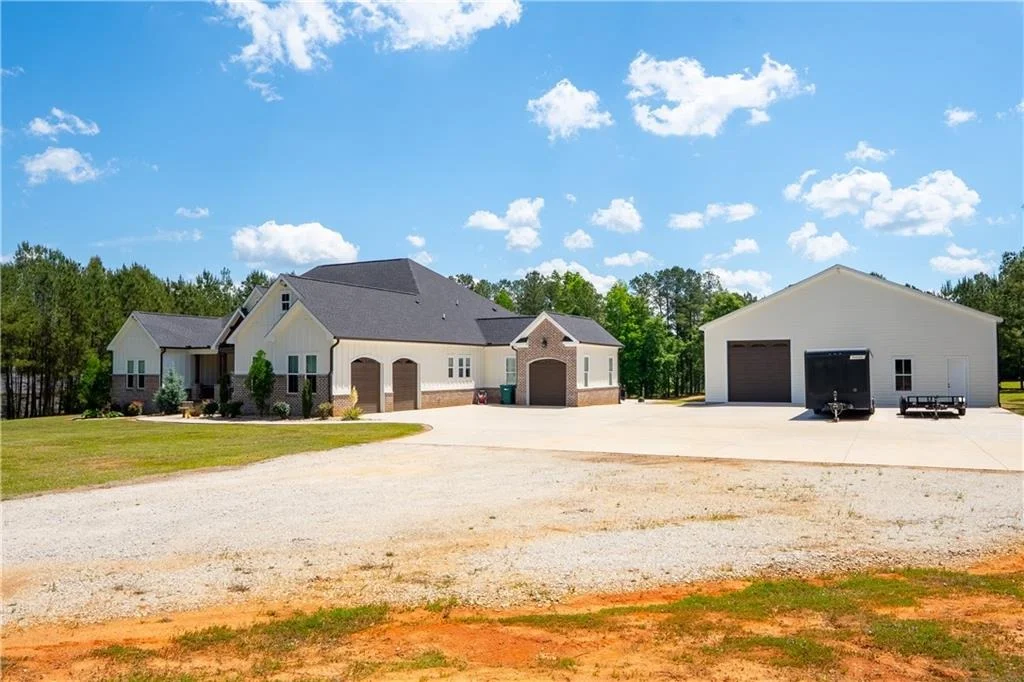 Photo of 5888 Cobbham Road