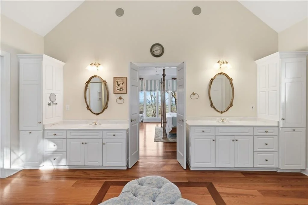 Photo of 739 Summit Drive E